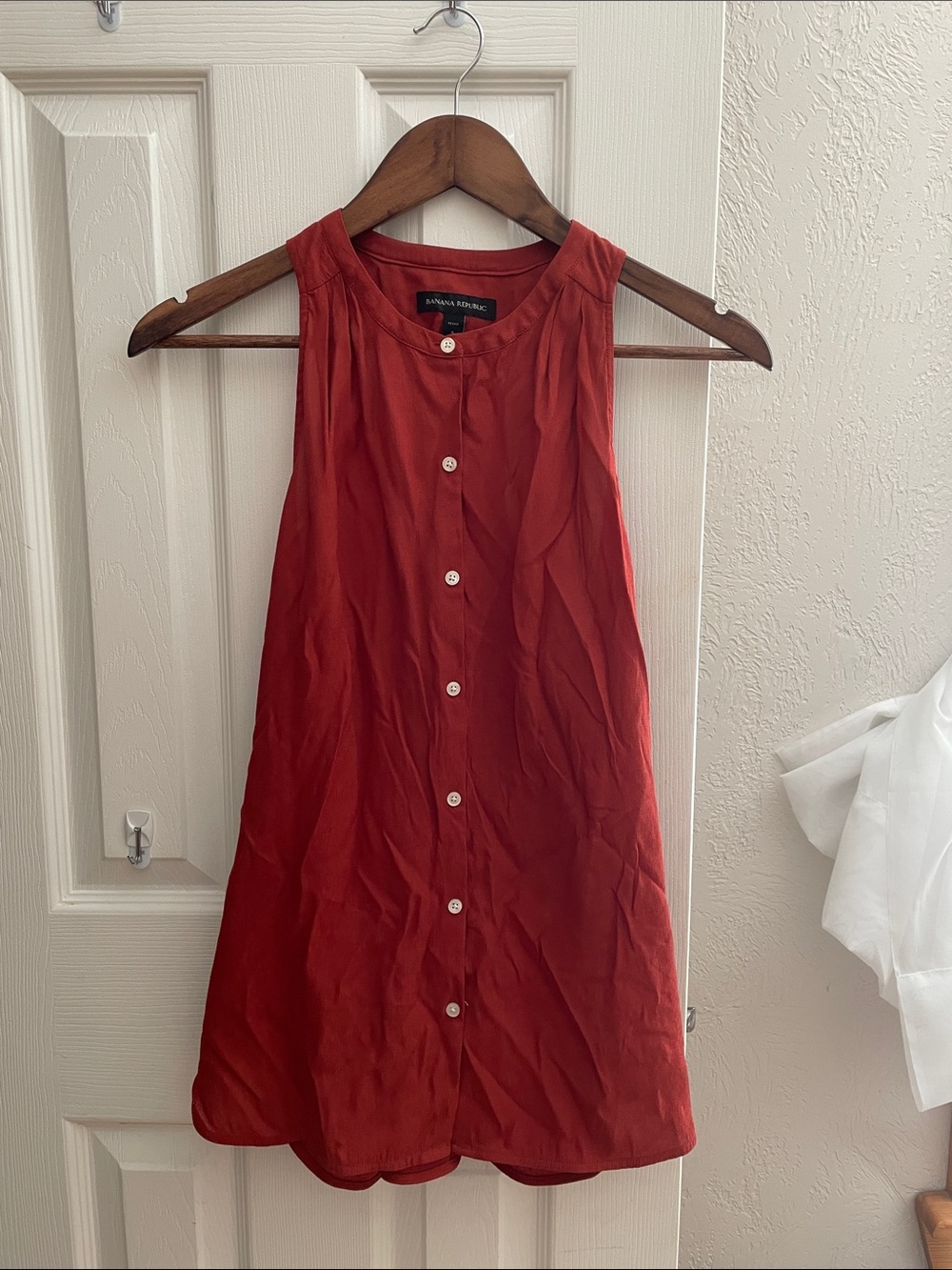 Banana Republic Sleeveless Button Down Blouse